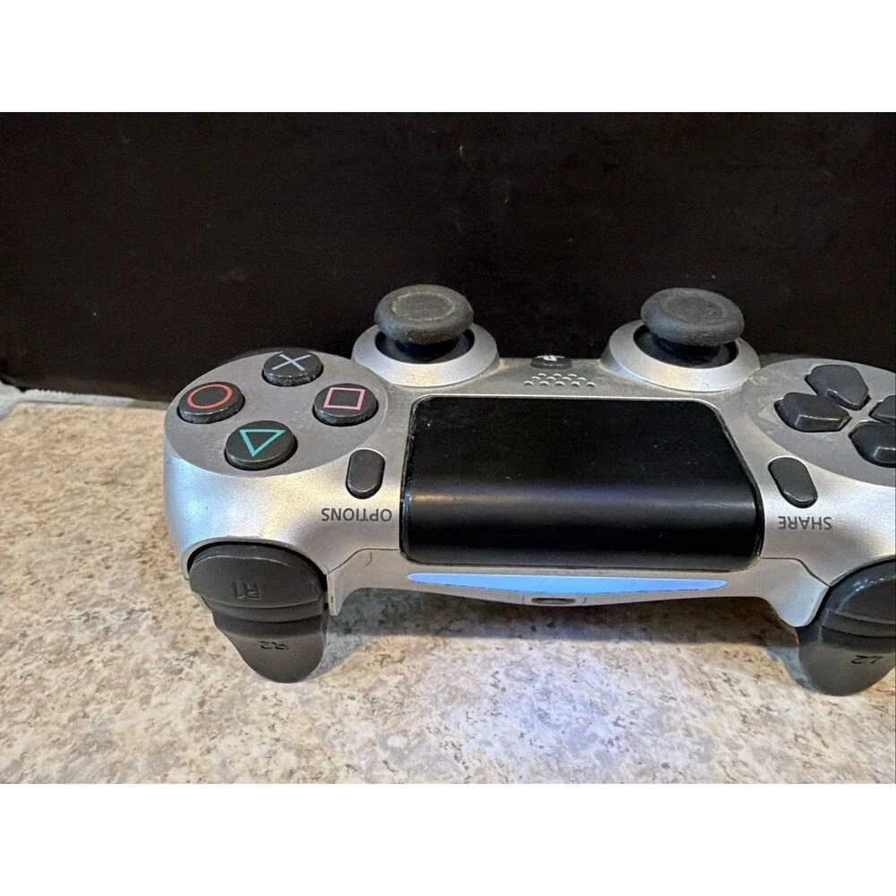 Playstation Dual Shock 4 V 2  Model CUH-ZCT2U 800 mA